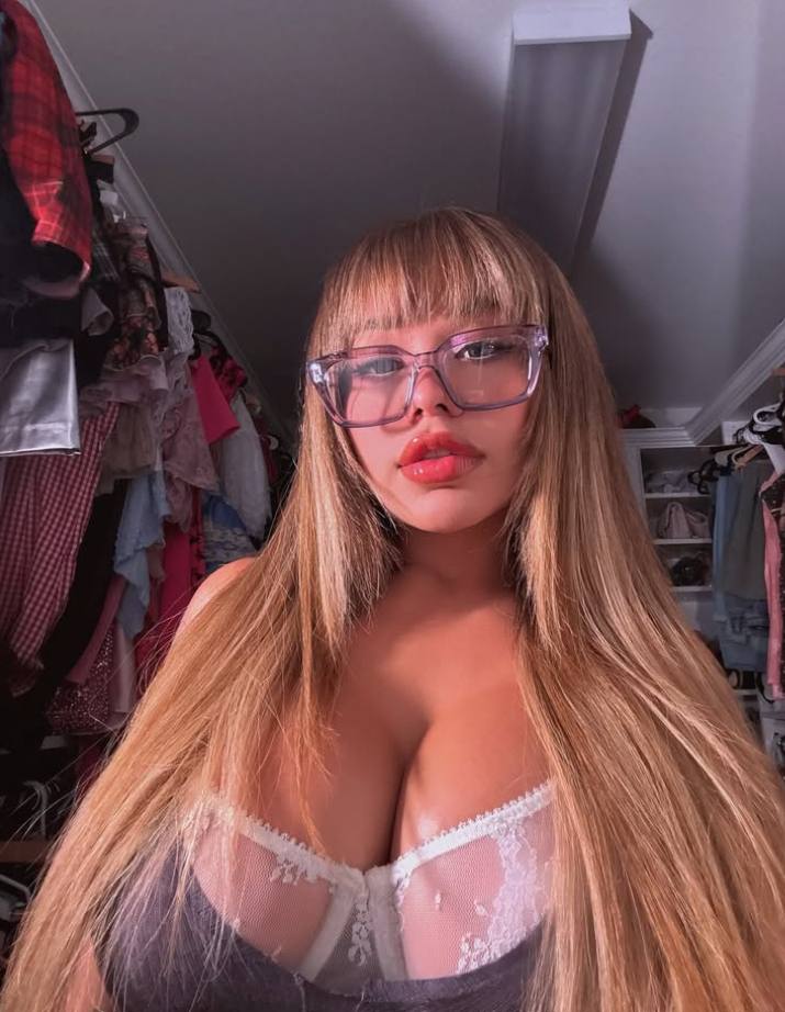 🍑🌹Sono disponibile per un po' di divertimento malizioso 🍑
