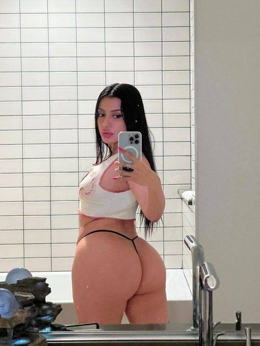 bella ragazza cattiva disponibile per un bel momento di piacere indimenticabile