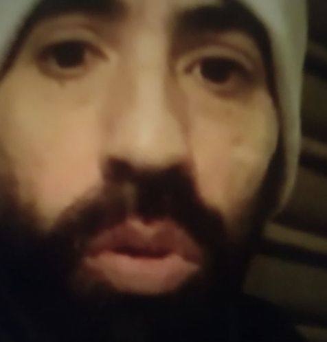 Sono uno schiavo gay in cerca di padrone che mi incula forte