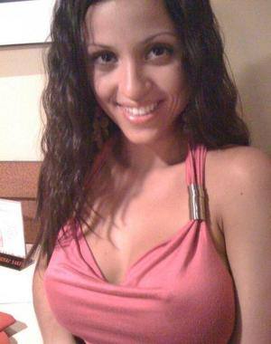 Sono una donna gentile e sensibile. Temperato, facile da andare d'accordo, estroverso e bravo nella conversazione. Non sono mai stato influenzato da c