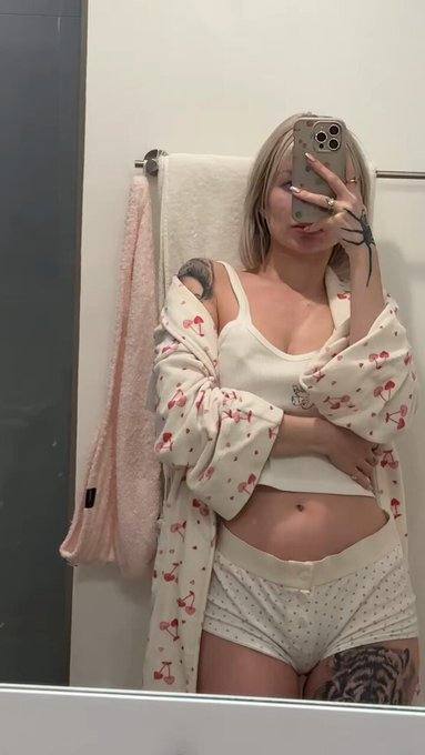 Sono disponibile. Una donna bella e romantica, pronta a tutto. Ecco il mio Telegram: @Melodouce