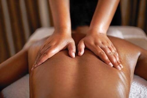 AMO DARE E RICEVERE PIACERE, INIZIANDO DAI MASSAGGI E FINENDO CON L'INTIMITA', MEGLIO SE CONDIVISA....
