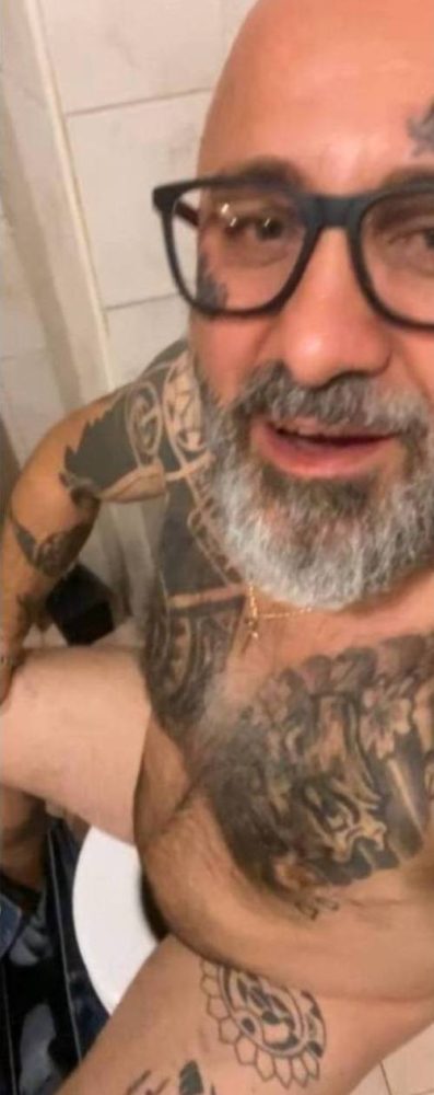Mi chiamo Bernardo Barra abito in via Carlo Maratta 3 Milano e cerco uomini che m'inculano a sangue