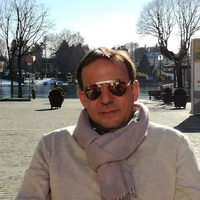 Cerco uomini per sesso sono attivo pero se qualcuno vorrebbe scoparmi lo faccio solo per soldi sono vergine non lo mai fatto