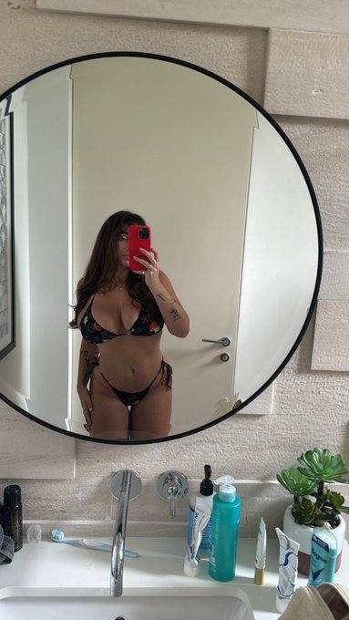 Ciao a tutti ❤️🥰
Sono Catalina, un'affascinante giovane donna disponibile per incontri discreti e a pagamento. 
Il mio telegramma: @Catalinaperrin 

