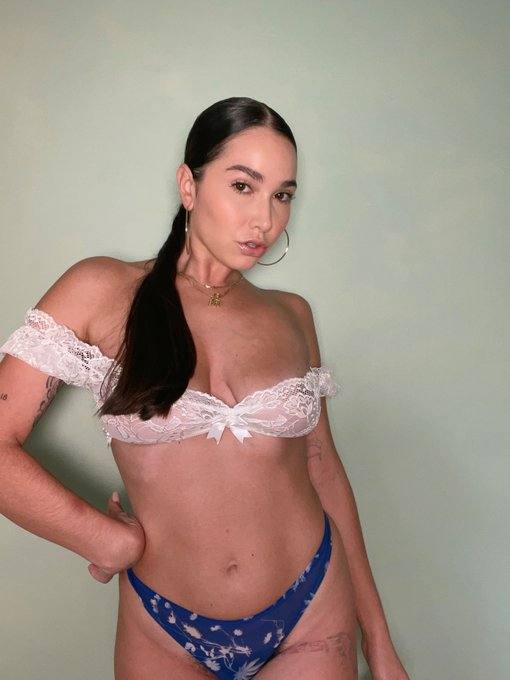 SONO NUOVO NELLA ZONA E DISPONIBILE🤤👅 PER I TUOI DESIDERI OSCURI.🍑🍆 CONTATTO TRAMITE T.E.LE: @Sandra_r4