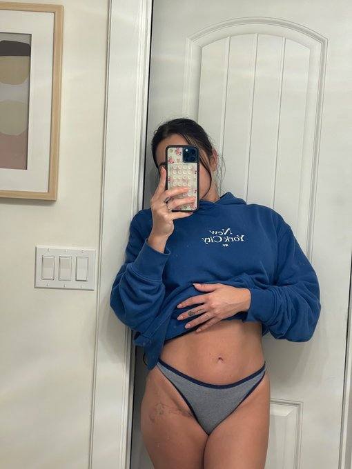 SONO NUOVO NELLA ZONA E DISPONIBILE🤤👅 PER I TUOI DESIDERI OSCURI.🍑🍆 CONTATTO TRAMITE T.E.LE: @Sandra_r4