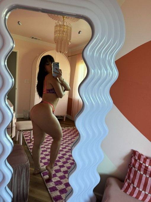 Sono una escort e sono disponibile per incontri sessuali a pagamento 🥰