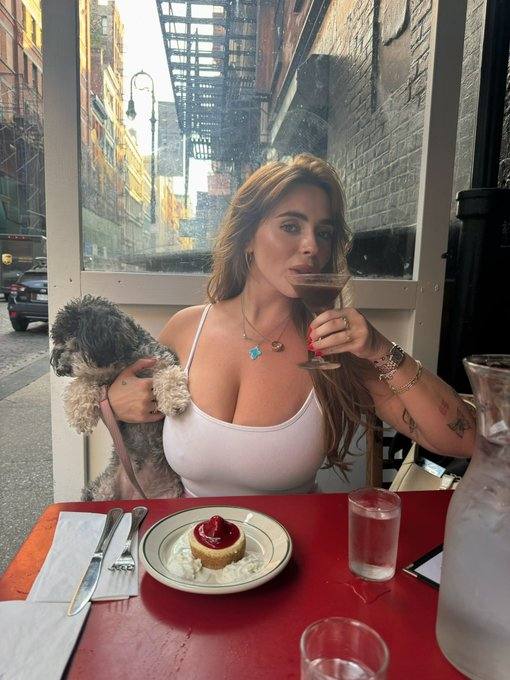 Ciao a tutti ❤️🥰
Sono Catalina, un'affascinante giovane donna disponibile per incontri discreti e a pagamento. 
Il mio telegramma: @Catalinaperrin 

