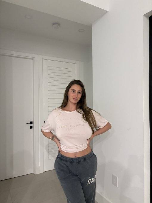 Ciao, sono Tania ❤️. Sono una escort disponibile per tutti i tuoi momenti di piacere sessuale. Sono una donna onesta e sincera 🥰🥰🥰