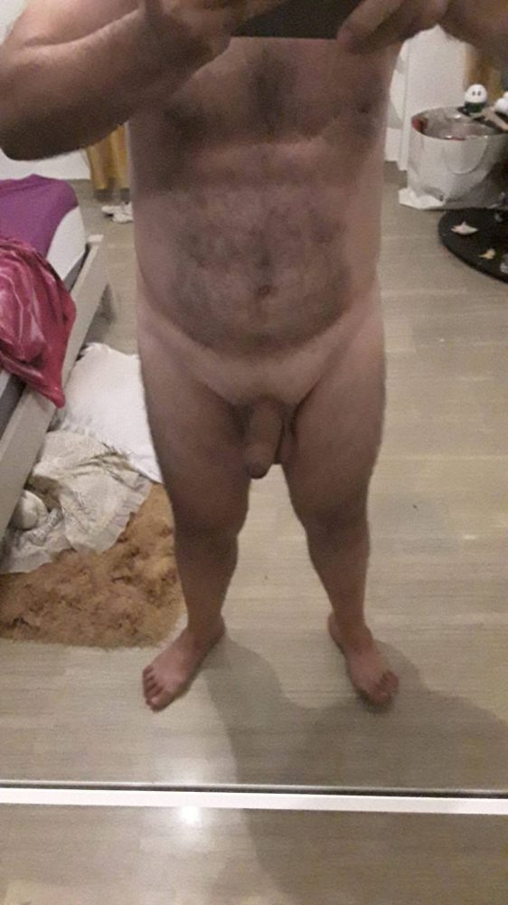 Camionista maturo italiano cerco singola o coppia da ospitare nel camion con cabina letto 