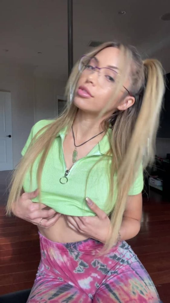 Sono una donna franco-italiana disponibile per tutti i tuoi piaceri sensuali e so quello che faccio. Vieni ad assaporare le mie delizie e te ne innamo