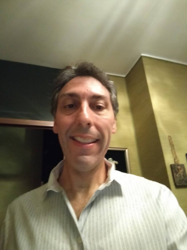 Sono un persona molto dolce sensibile e di compagnia soprattutto molto gentile.