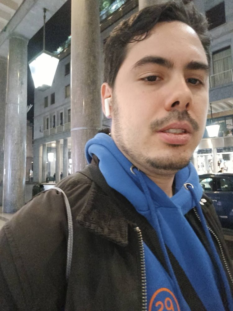 Singolo cerca scopamicizia 