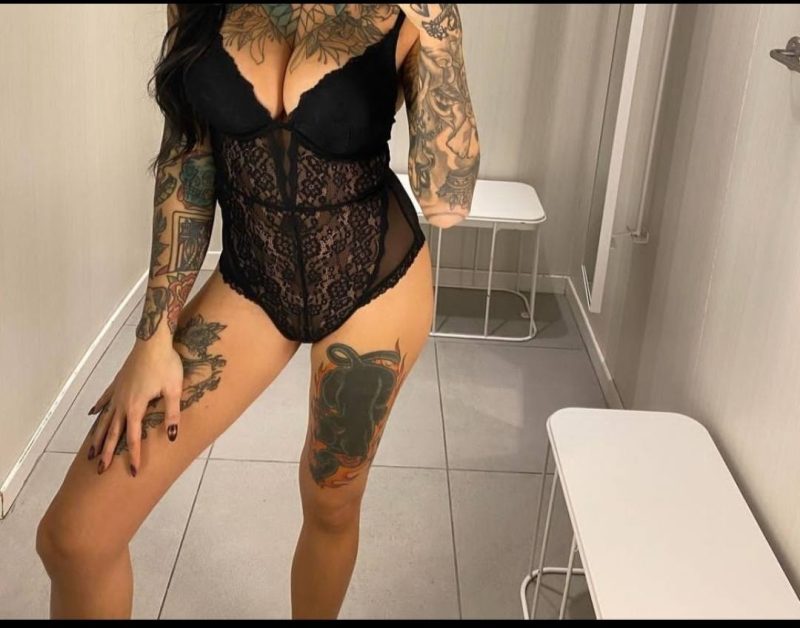 Donna cerca uomo massaggiatrice completa a Castellammare di Stabia 