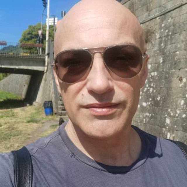 Sono Davide Greco nel maschione gay passivo , voglio essere dominato . Scrivetemi su telegram @davidbowie2019