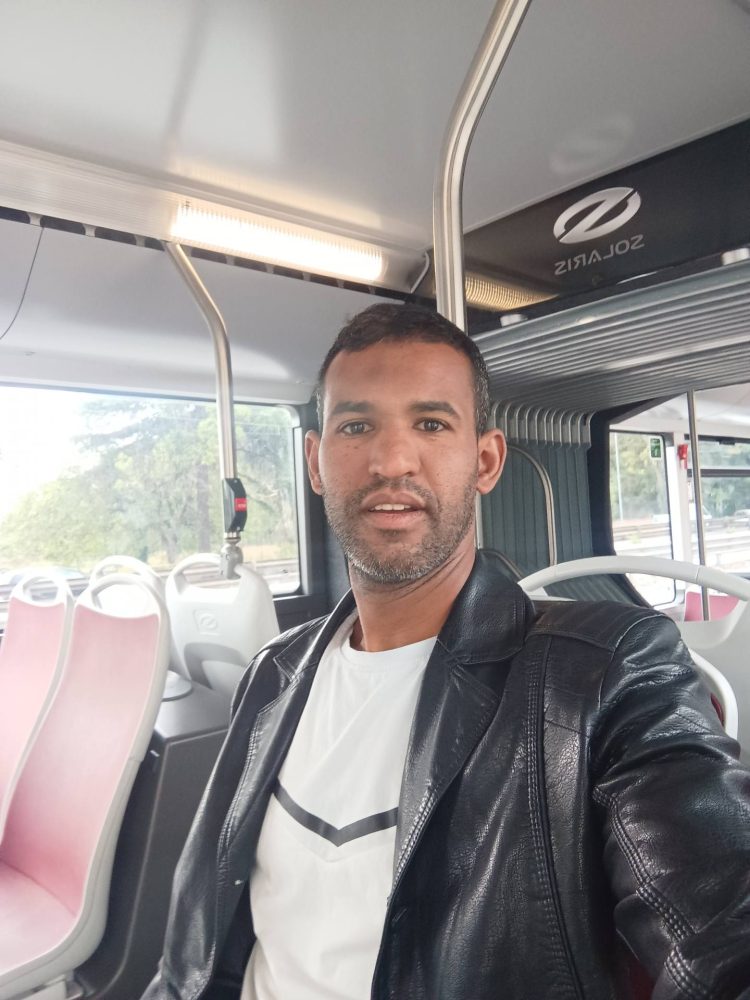 Sono uomo da 34 , mi piace tanto sesso e deplomato massaggio, grazie 