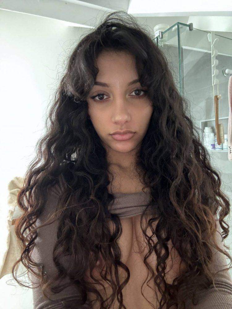 Sono disponibile per tutti i tuoi desideri e fantasie sessuali 