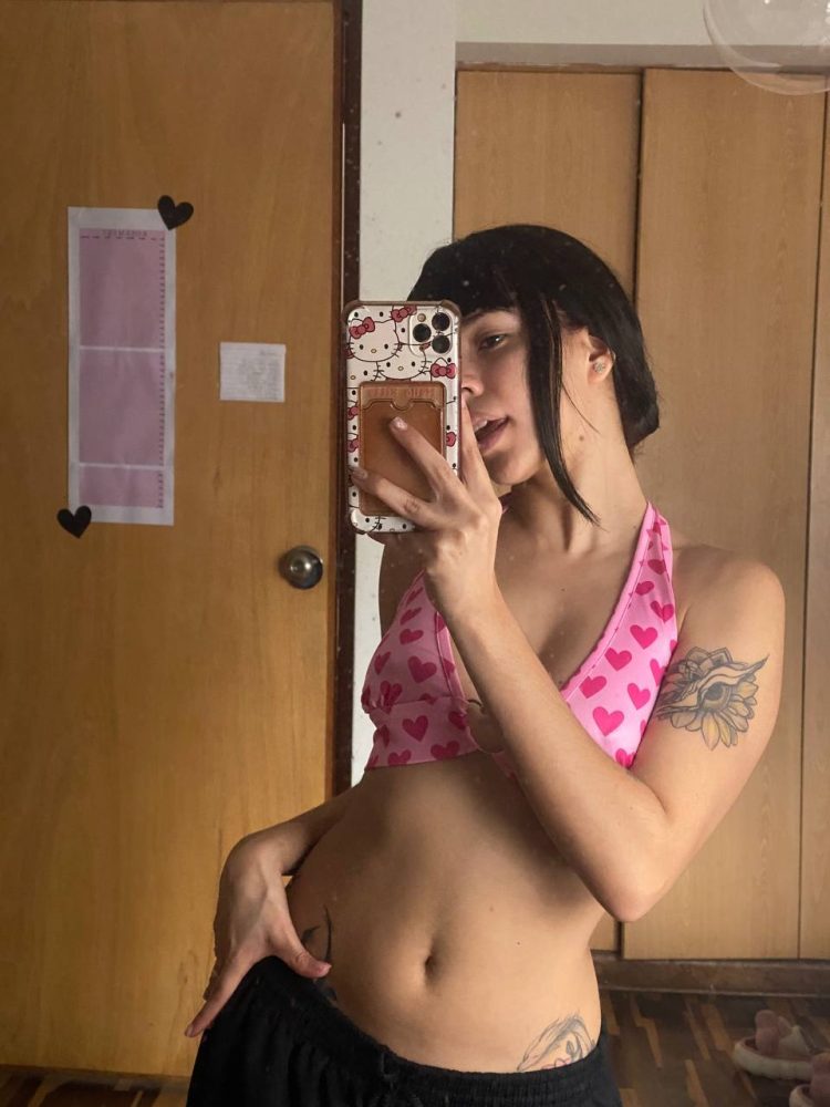 Ciao, piacere di conoscerti e da dove vieni e quanti anni hai, sono disponibile per massaggi ☺️