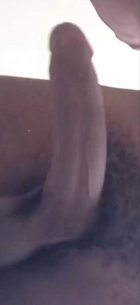 Io sono un africano nero, sono gentile. Mi piace molto il sesso, solo donne, niente Hobbes, solo donne sposate, donne single, donne in coppia, nessun 