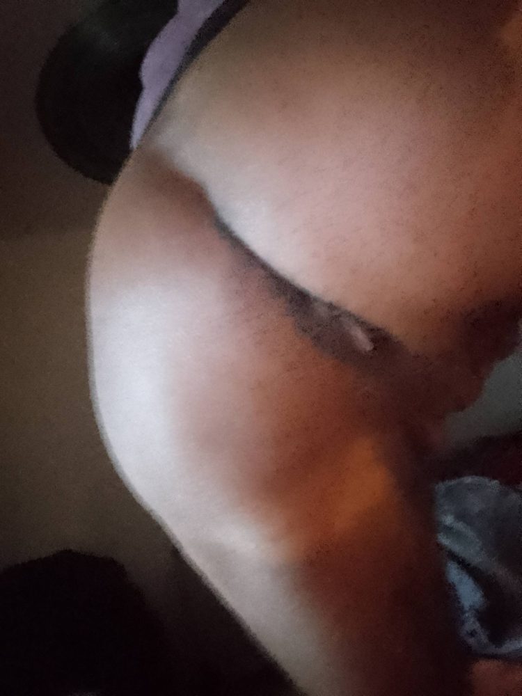 Cerco cazzi da succhiare ospito uomini maturi mi piace essere scopato a pecorina a casa