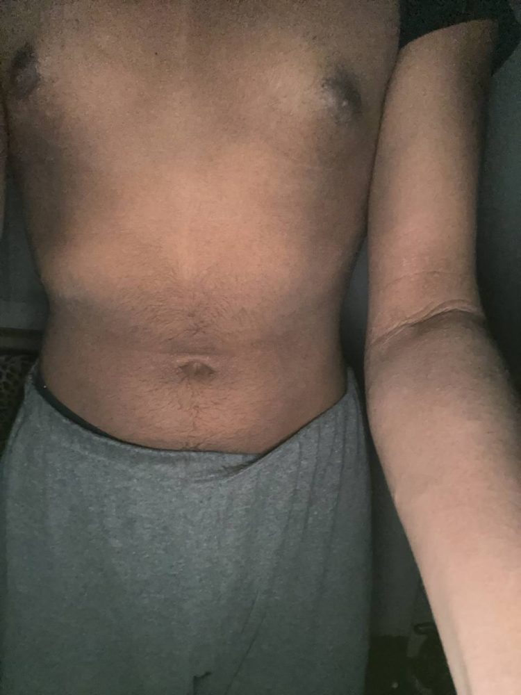 RAGAZZO NERO VOGLIOSO ANCHE PER MASSAGGI