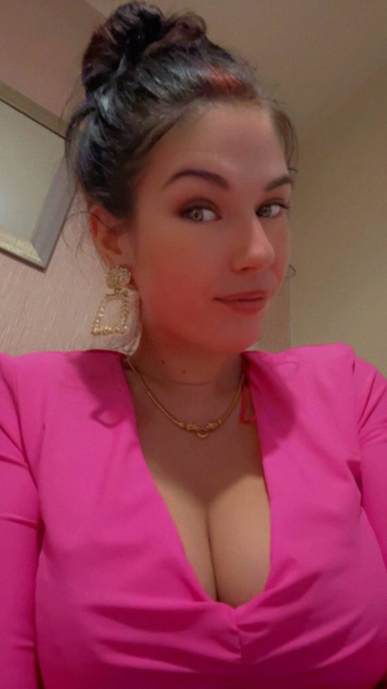 Sono disponibile per qualsiasi tipo di sesso senza impegno. Se sei interessato, lasciami un messaggio 👅. 

Telegram: @Clara12380