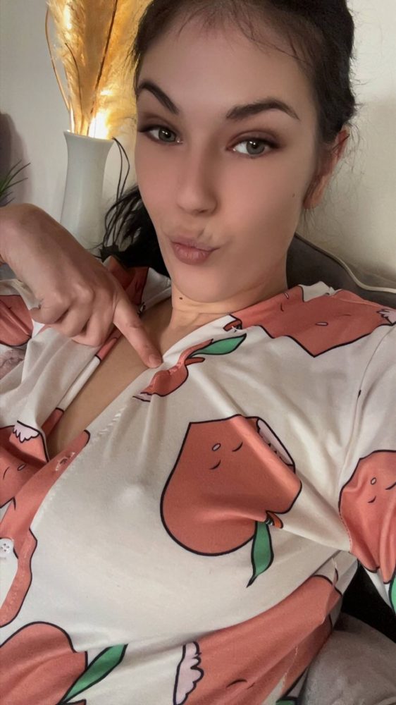 Sono disponibile per qualsiasi tipo di sesso senza impegno. Se sei interessato, lasciami un messaggio 👅. 

Telegram: @Clara12380