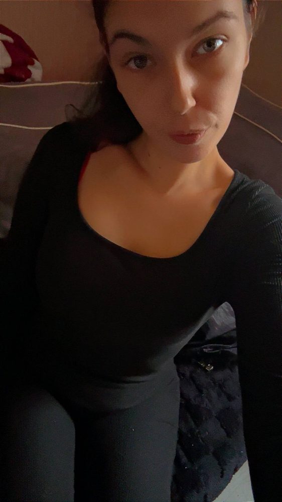 Sono disponibile per qualsiasi tipo di sesso senza impegno. Se sei interessato, lasciami un messaggio 👅. 

Telegram: @Clara12380