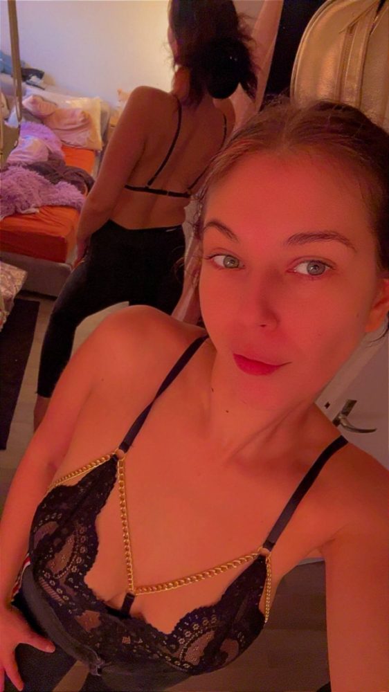 Sono disponibile per qualsiasi tipo di sesso senza impegno. Se sei interessato, lasciami un messaggio 👅. 

Telegram: @Clara12380