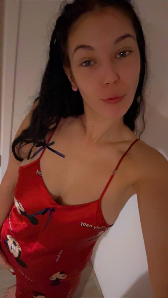 Sono disponibile per qualsiasi tipo di sesso senza impegno. Se sei interessato, lasciami un messaggio 👅. 

Telegram: @Clara12380