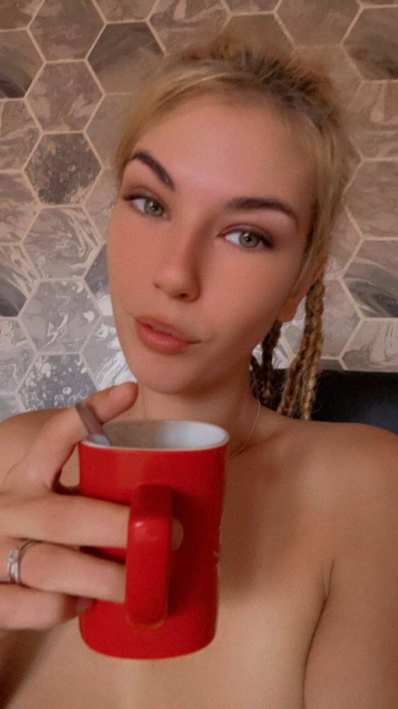 Sono disponibile per qualsiasi tipo di sesso senza impegno. Se sei interessato, lasciami un messaggio 👅. Telegram: @Clara12380