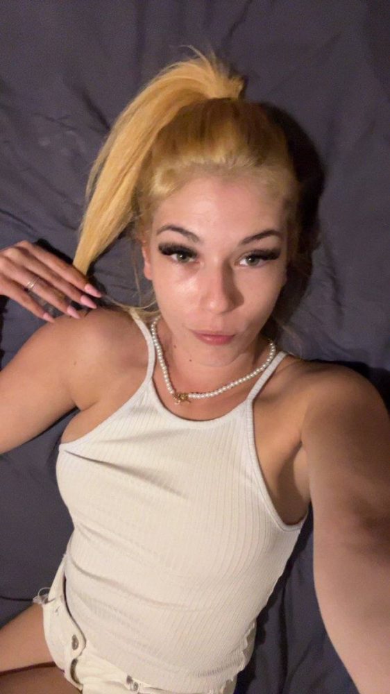 Sono disponibile per qualsiasi tipo di sesso senza impegno. Se sei interessato, lasciami un messaggio 👅. Telegram: @Clara12380