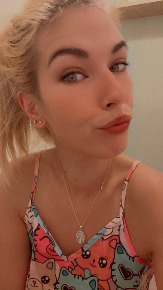 Sono disponibile per qualsiasi tipo di sesso senza impegno. Se sei interessato, lasciami un messaggio 👅. Telegram: @Clara12380
