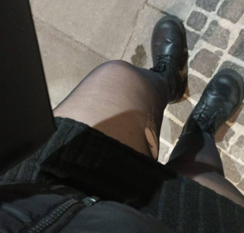 Vendo foto personalizzate di piedi, calzini e intimo usati! 🦶🧦👙