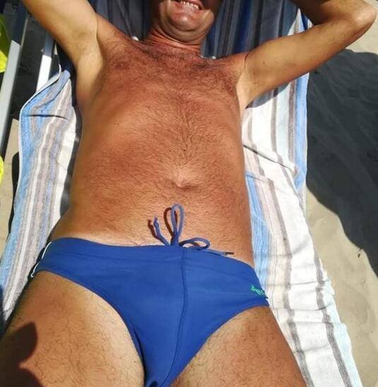 Stallone x coppie scambiste e singole donne. No uomini