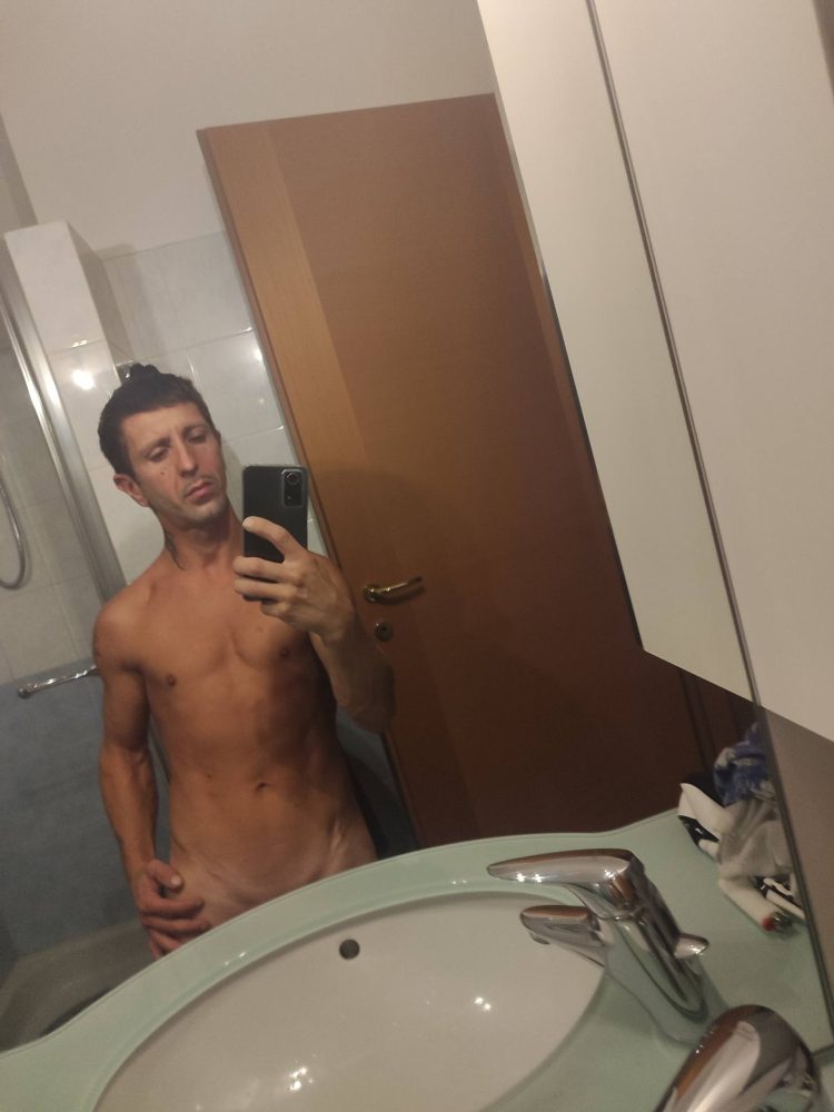 Cerco compagnia per momenti di solo divertimento e passione 
