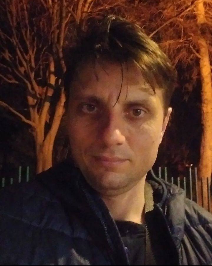 Uomo Attivo a disposizione di Trans Passivo