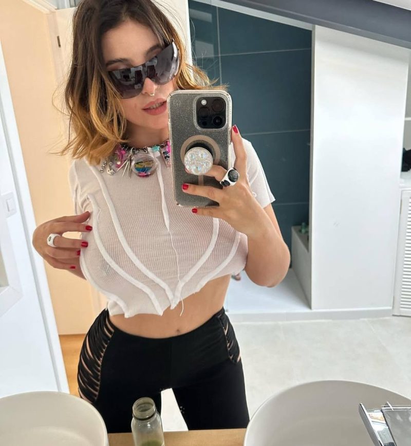 Sono disponibile per sesso anale a pagamento, sesso orale, bacio❤️❤️❤️🔥 telegram username Sabrina485920