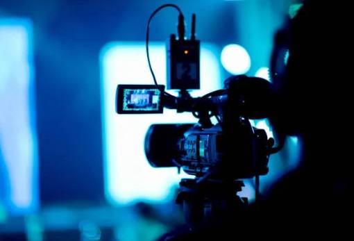 video clip in maschera