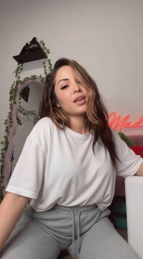 Sono una donna franco-italiana disponibile per tutti i tuoi piaceri sensuali e so quello che faccio. Vieni ad assaporare le mie delizie e te ne innamo
