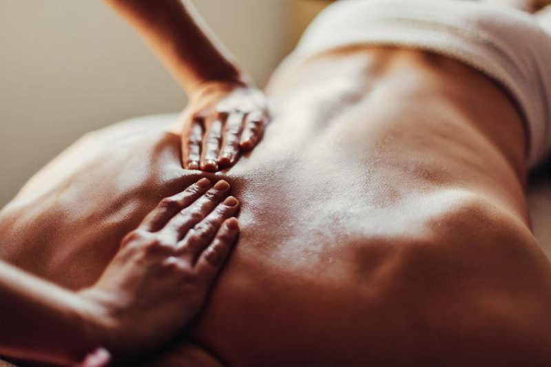 Torino zona San Donato massaggi rilassanti Total body, signora 37, enne,bella presenza,italiana,offre trattamenti di circa un ora