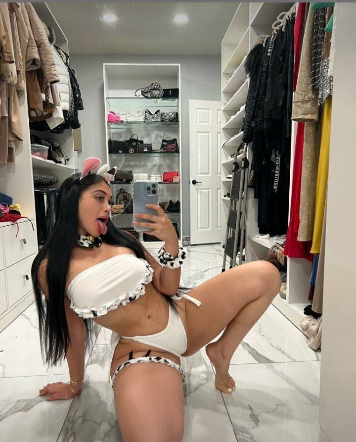 ORGASMI VICINO ALLA BELLEZZA LATINA
