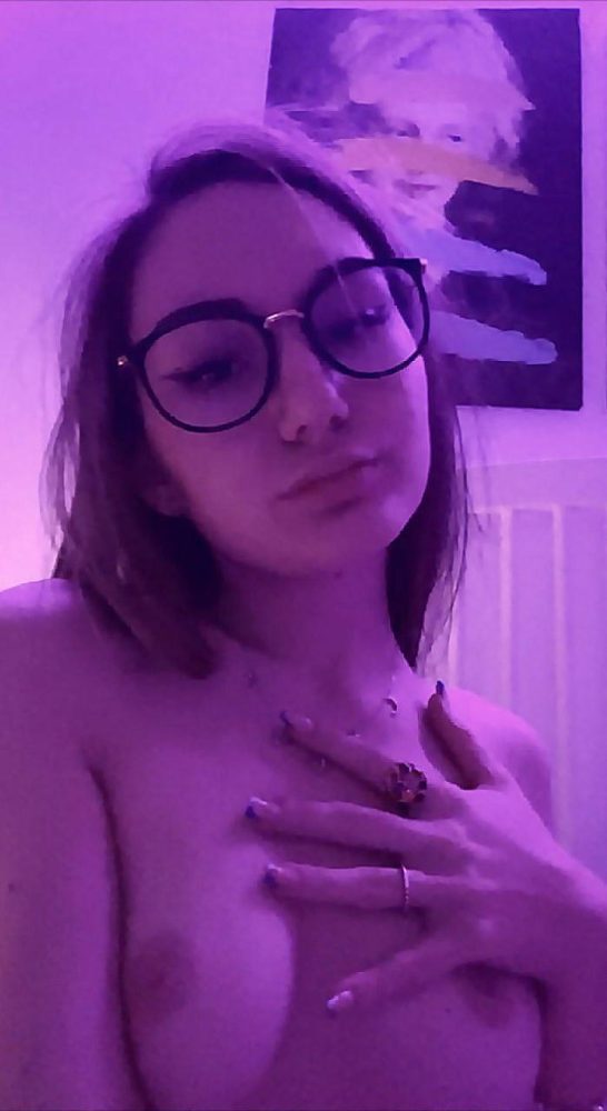 Ragazza di 25 anni cerca nuove conoscenze sincere...(69)