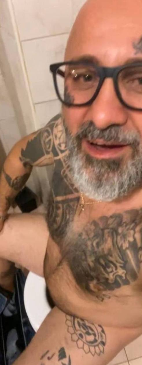Gay in cerca di bei maschioni, se non rispondo mandami un messaggio su tiktok al mio profilo beard.viking.life.2.0