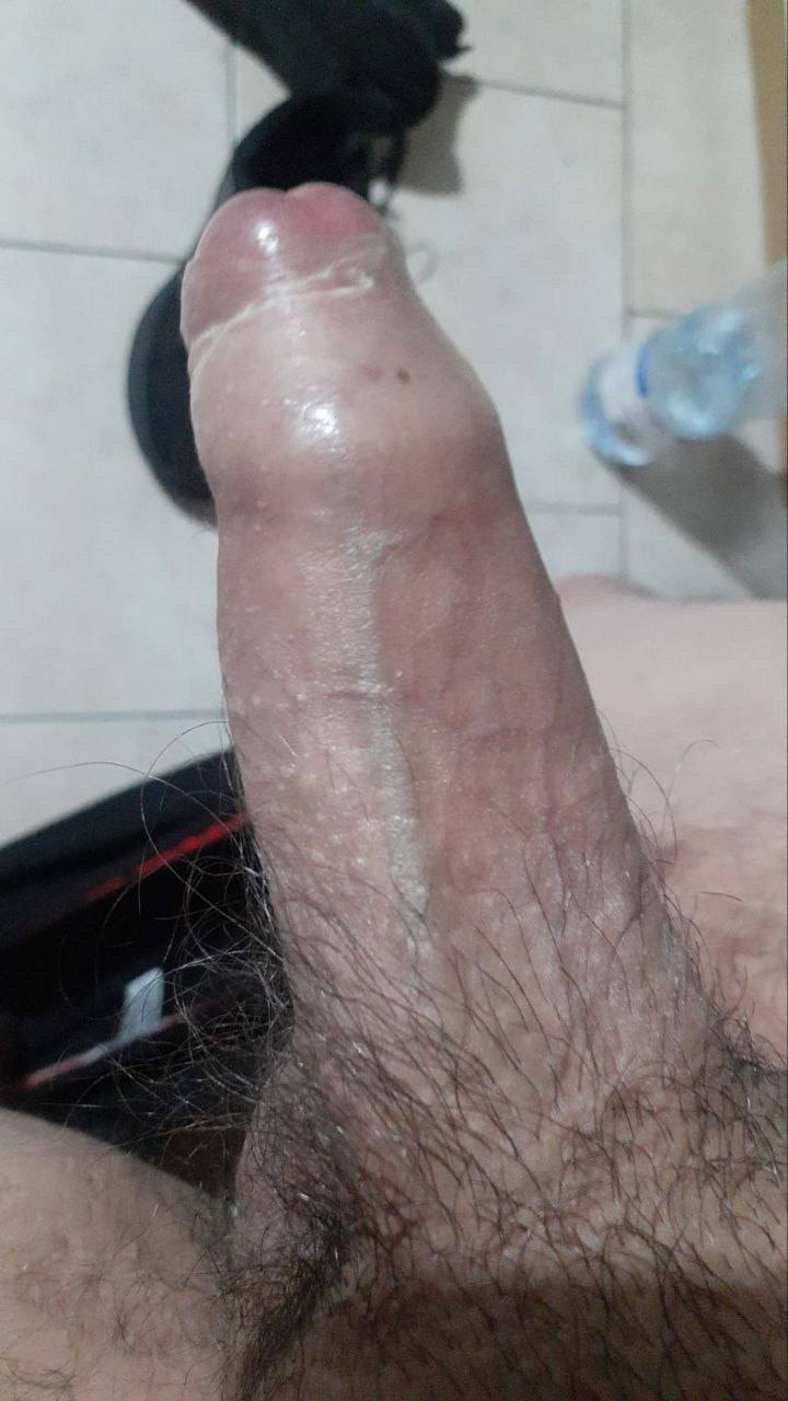 Ragazzo gay passivo cerca uomo dotato e muscoloso , contattatemi anche su telegram alla username Johntaller