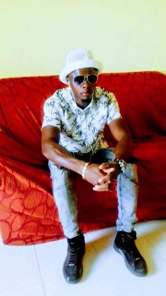 Ciao a tutti, mi chiamo Amadou, quindi cerco una ragazza  per fare cose con lei, con rispetto sono serio Tranquilla