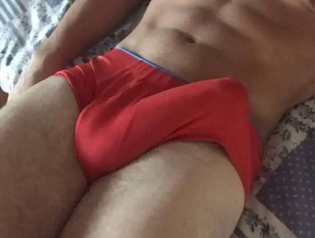 Cerco una ragazza che voglia godersi un bel cazzo 21 solo donne decise contatto via mail  sesso141975@outlook.com